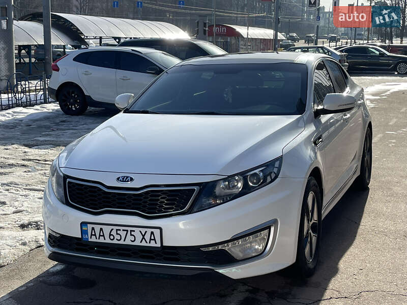 Седан Kia K5 2011 в Киеве