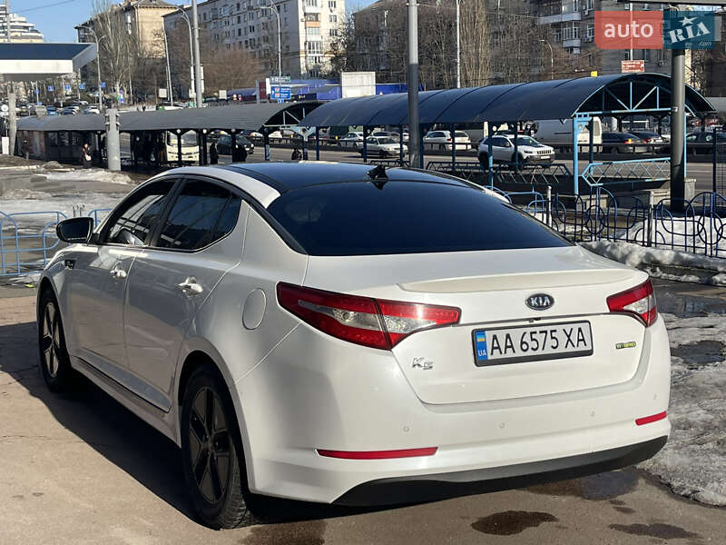 Седан Kia K5 2011 в Киеве