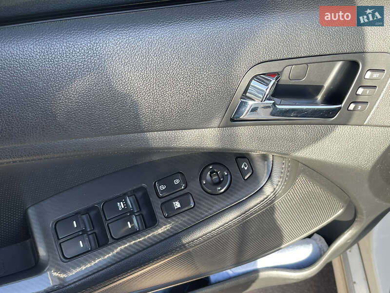 Седан Kia K5 2011 в Киеве