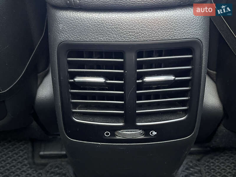 Седан Kia K5 2011 в Киеве