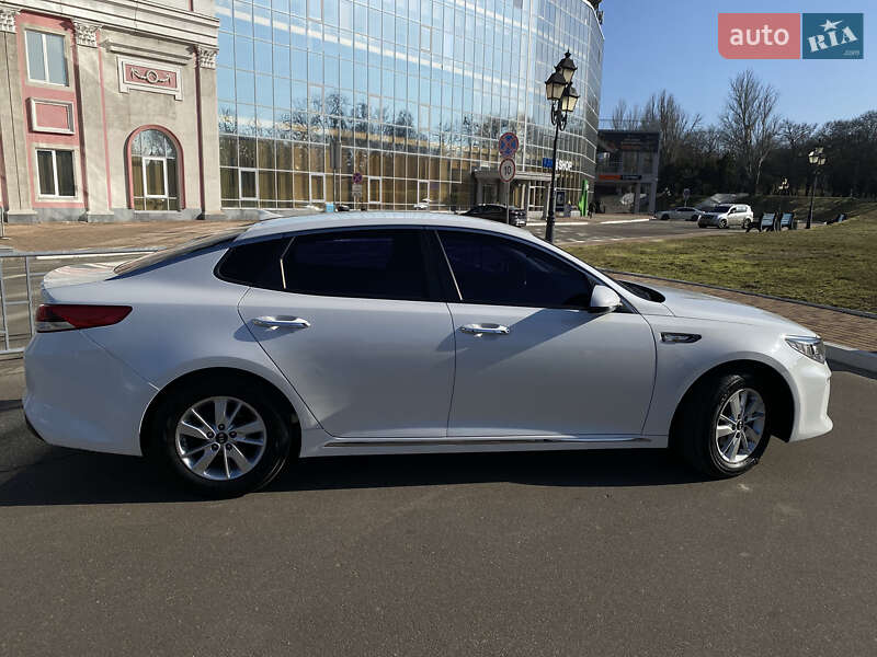 Седан Kia K5 2017 в Одесі