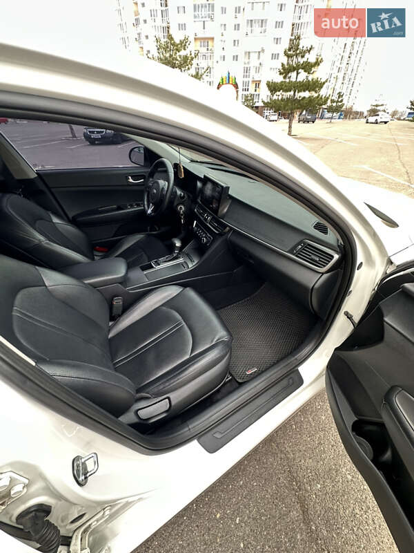 Седан Kia K5 2015 в Миколаєві