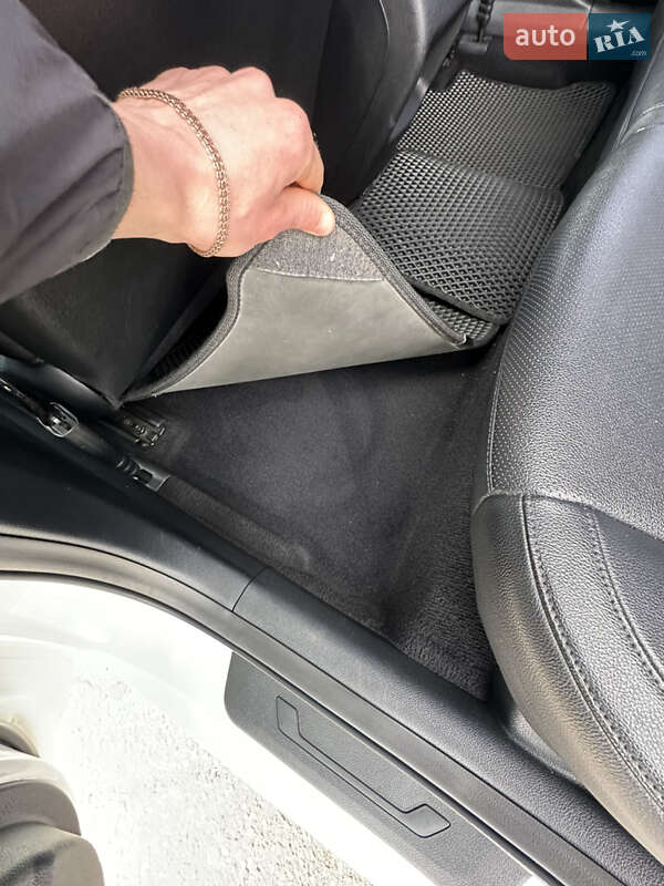 Седан Kia K5 2015 в Миколаєві