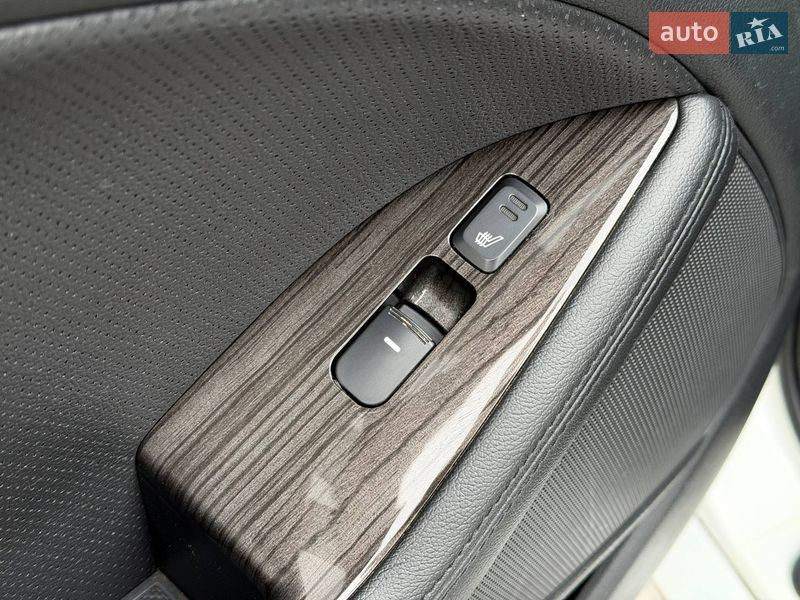 Седан Kia K5 2013 в Кривом Роге