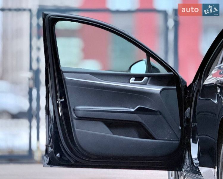 Седан Kia K5 2021 в Киеве