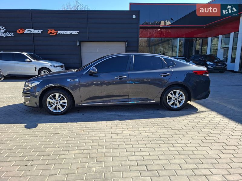 Седан Kia K5 2016 в Одессе