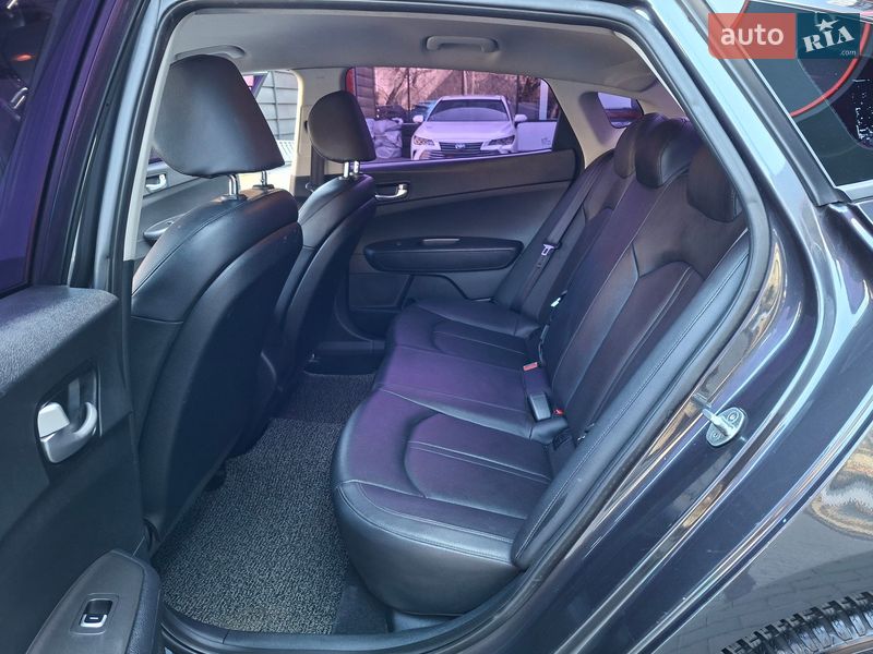 Седан Kia K5 2016 в Одессе