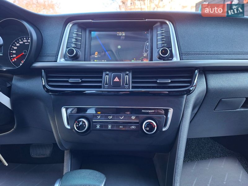 Седан Kia K5 2016 в Одессе