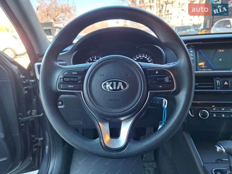 Седан Kia K5 2016 в Одессе