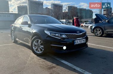 Седан Kia K5 2016 в Киеве
