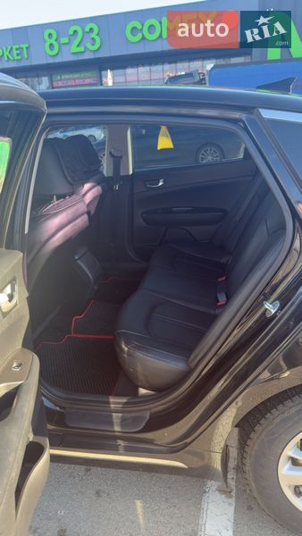 Седан Kia K5 2016 в Киеве
