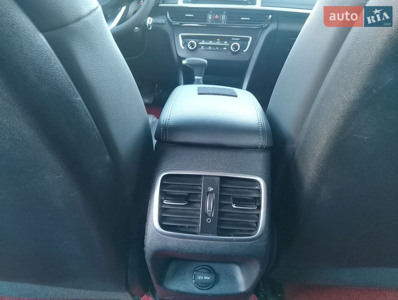 Седан Kia K5 2018 в Киеве