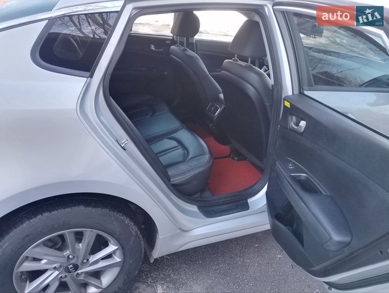 Седан Kia K5 2018 в Киеве