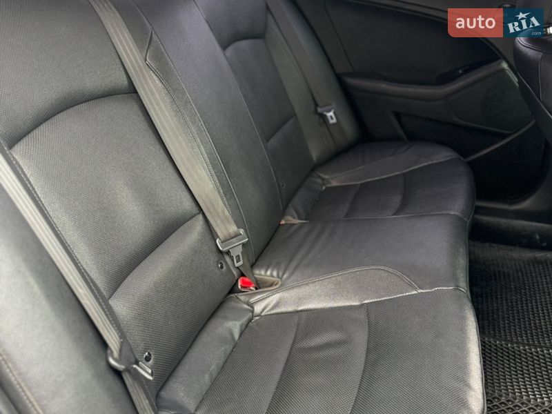 Седан Kia K5 2015 в Днепре