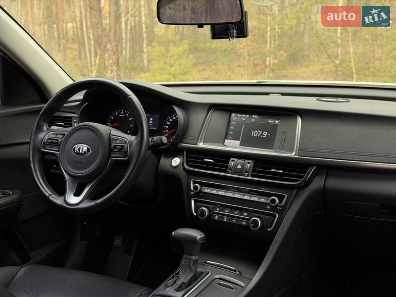 Седан Kia K5 2017 в Киеве