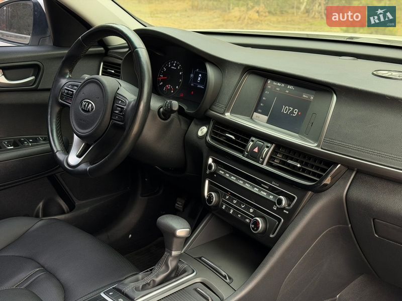 Седан Kia K5 2017 в Киеве