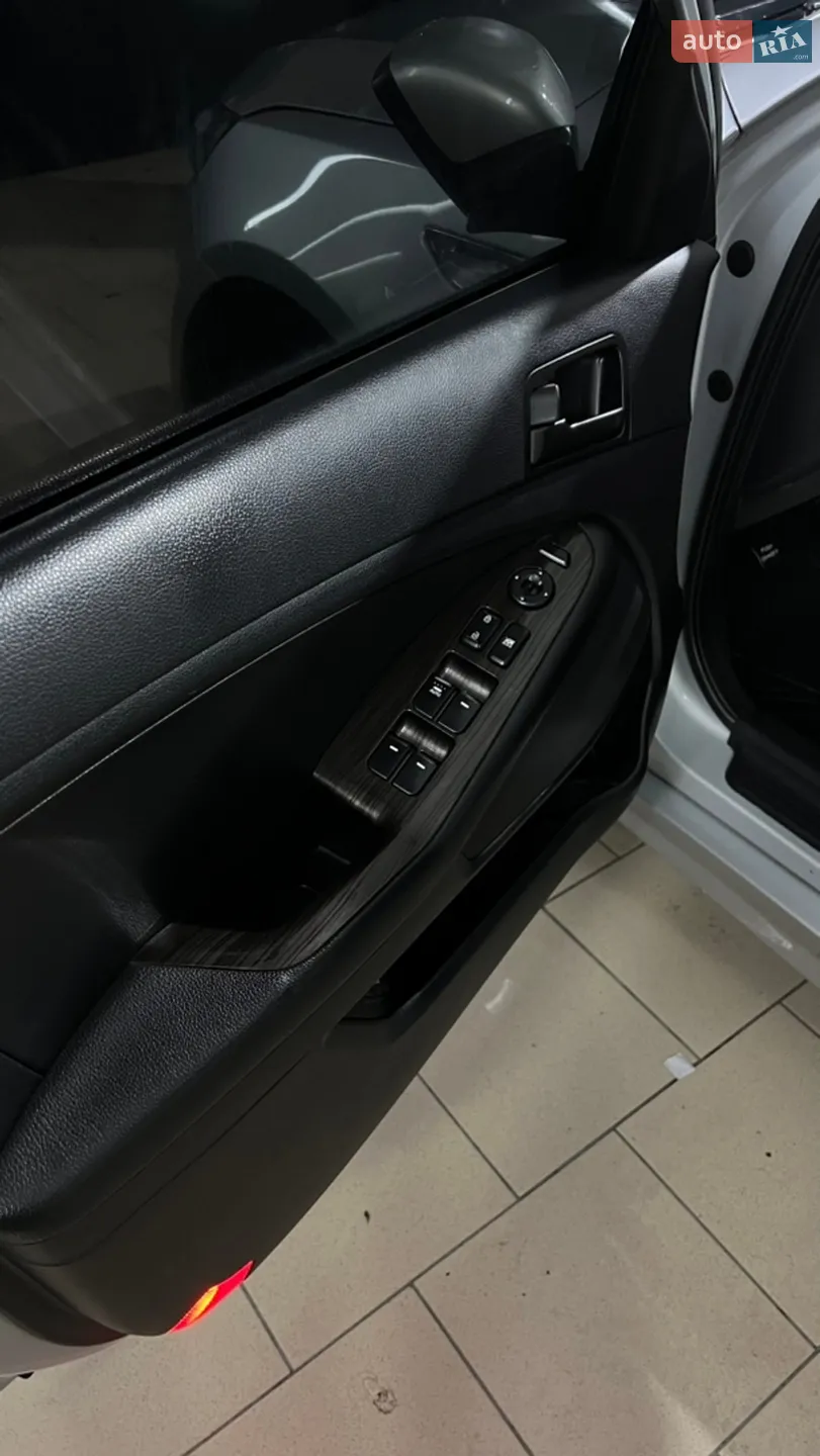 2011 Kia K5 - мініатюра 9