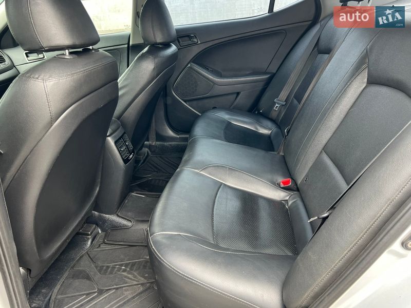 Седан Kia K5 2014 в Киеве