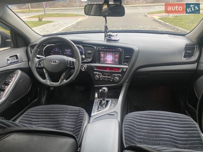 Седан Kia K5 2010 в Виннице