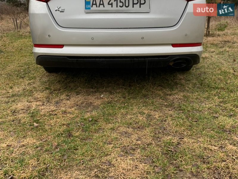 Седан Kia K5 2012 в Глевасі