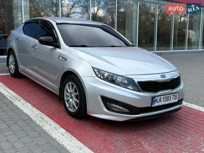 Седан Kia K5 2011 в Запоріжжі