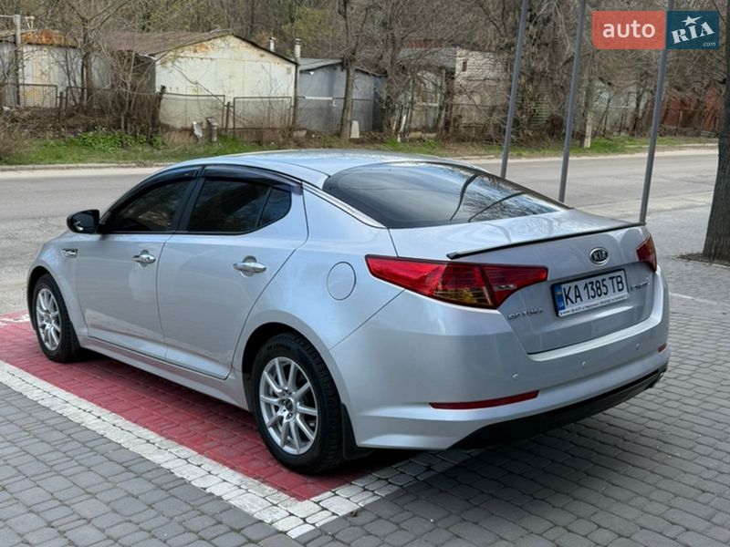 Седан Kia K5 2011 в Запоріжжі