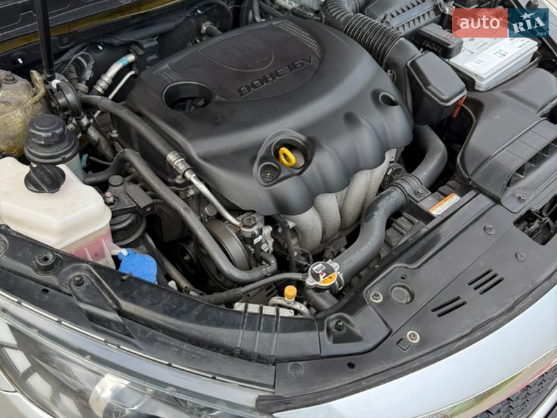 Седан Kia K5 2011 в Запоріжжі