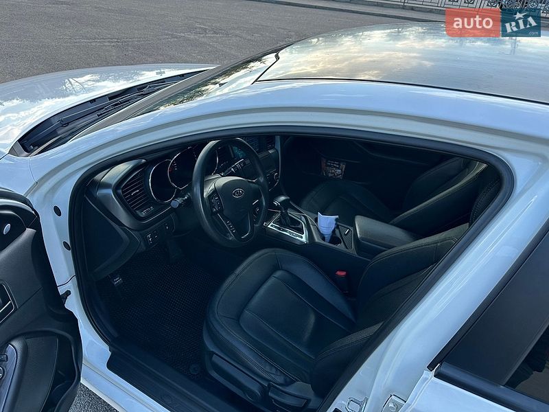 Седан Kia K5 2011 в Первомайську