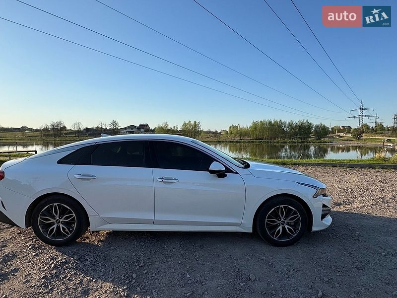 Седан Kia K5 2022 в Калиновке