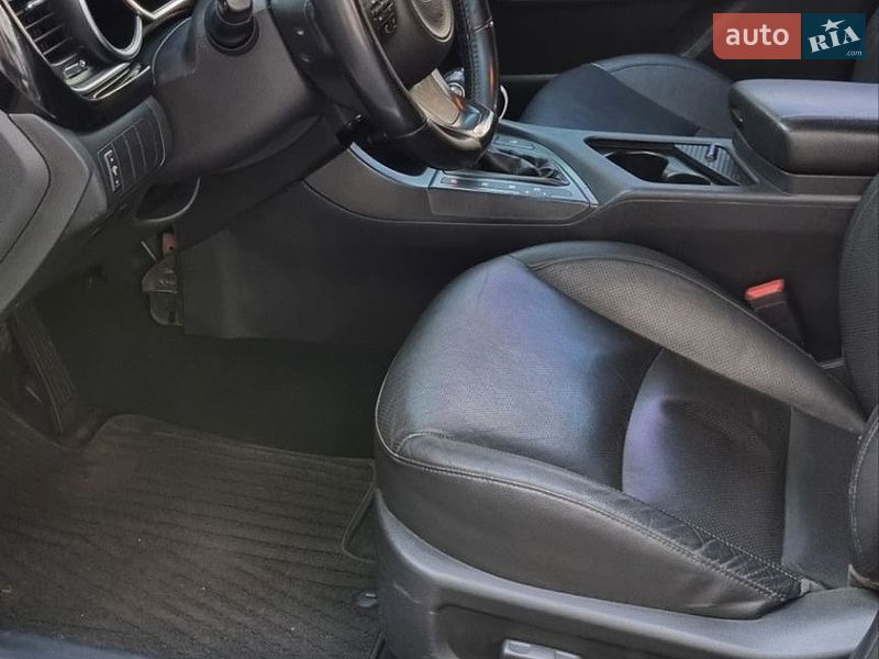 Седан Kia K5 2014 в Киеве
