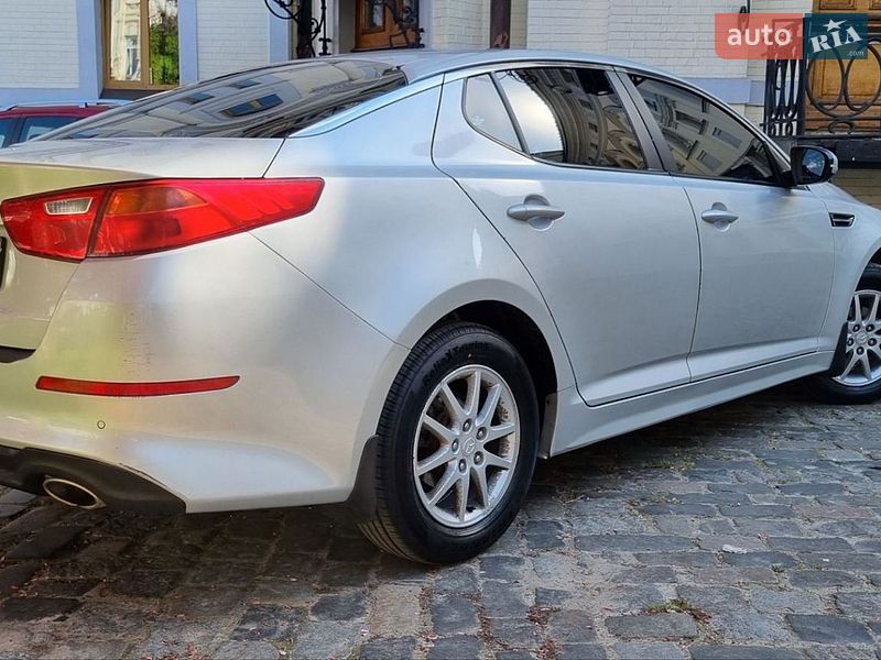 Седан Kia K5 2014 в Киеве