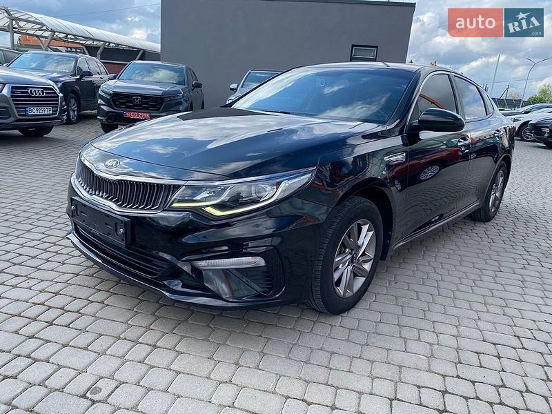 Седан Kia K5 2018 в Львове