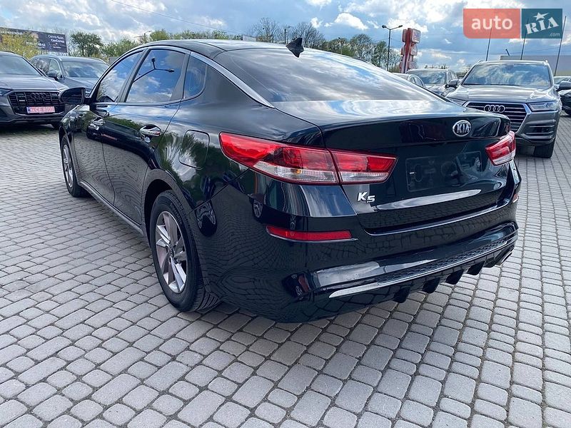 Седан Kia K5 2018 в Львове