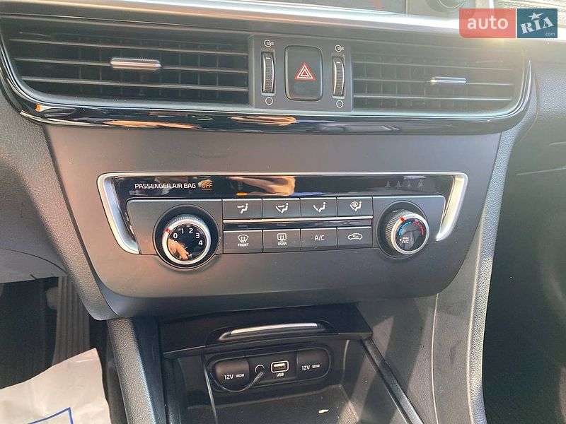 Седан Kia K5 2018 в Львове