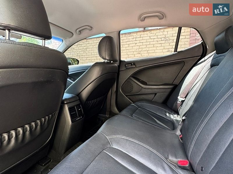 Седан Kia K5 2013 в Киеве