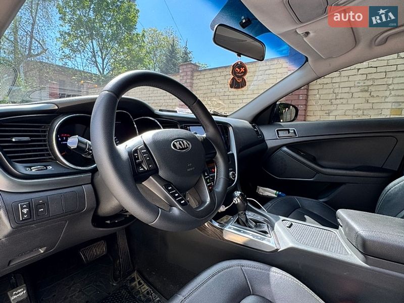 Седан Kia K5 2013 в Киеве