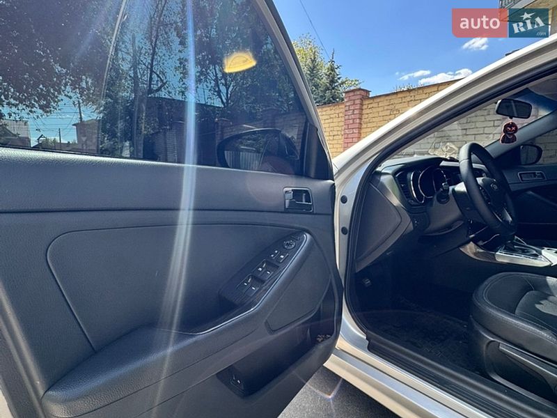Седан Kia K5 2013 в Киеве