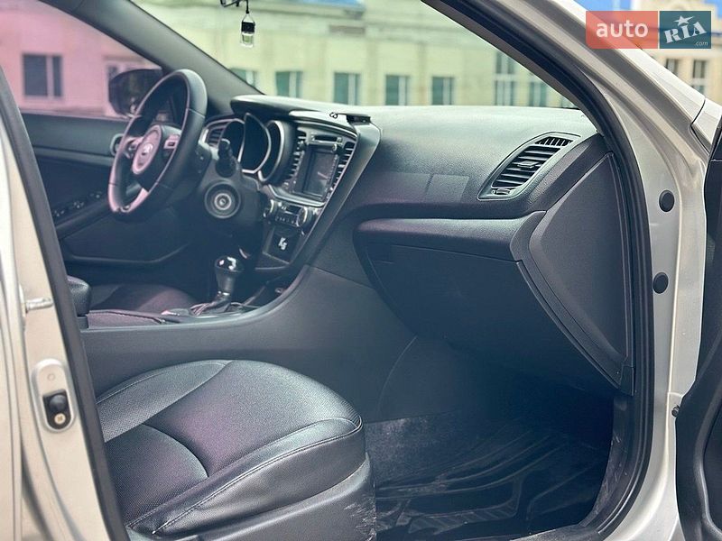 Седан Kia K5 2014 в Шостці