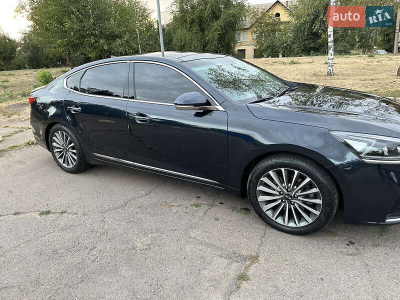 Седан Kia K7 2017 в Кривому Розі