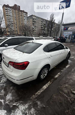 Седан Kia K7 2011 в 