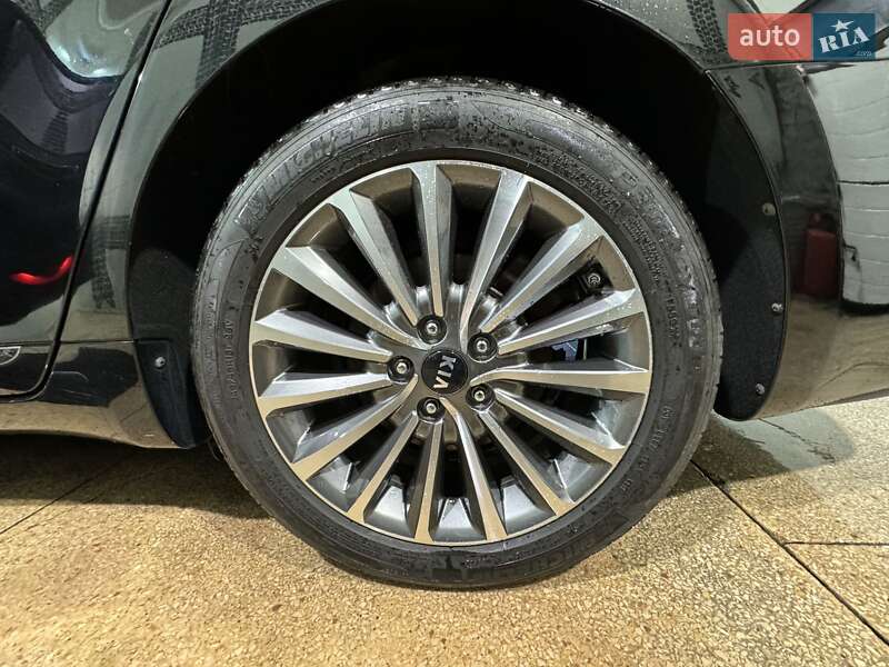 Седан Kia K7 2016 в Дніпрі