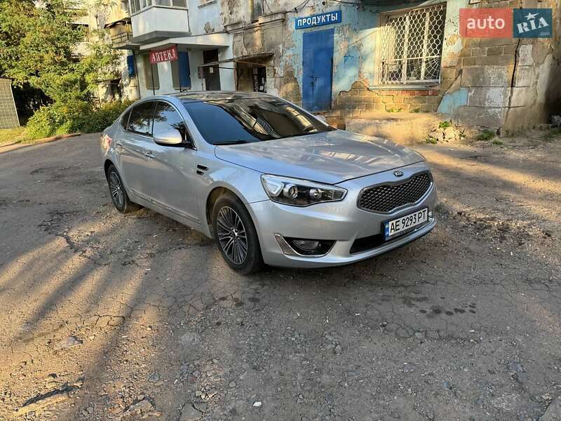 Седан Kia K7 2015 в Дніпрі