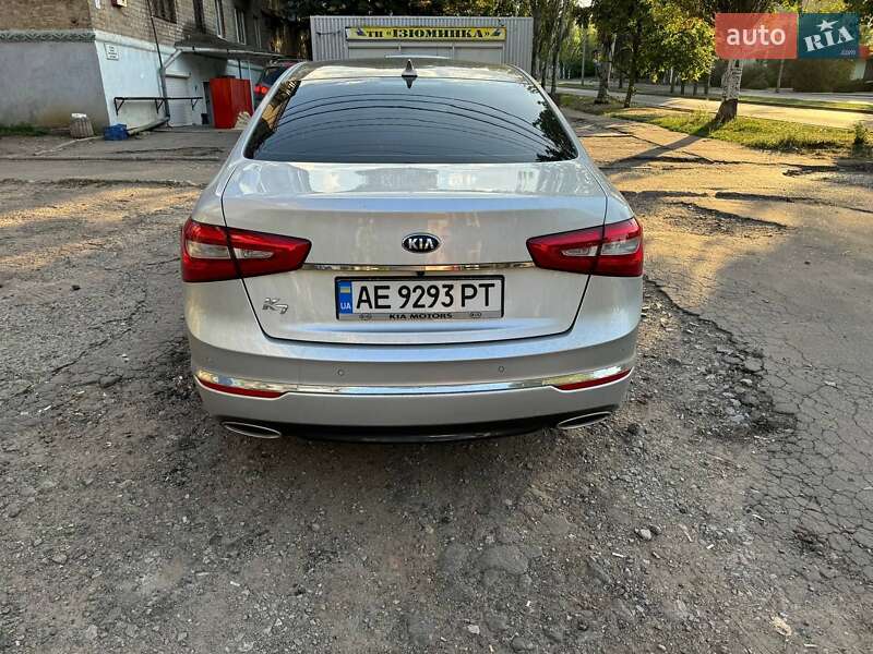 Седан Kia K7 2015 в Дніпрі