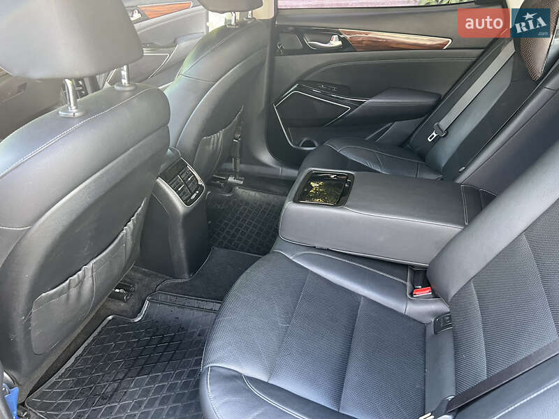 Седан Kia K7 2017 в Киеве