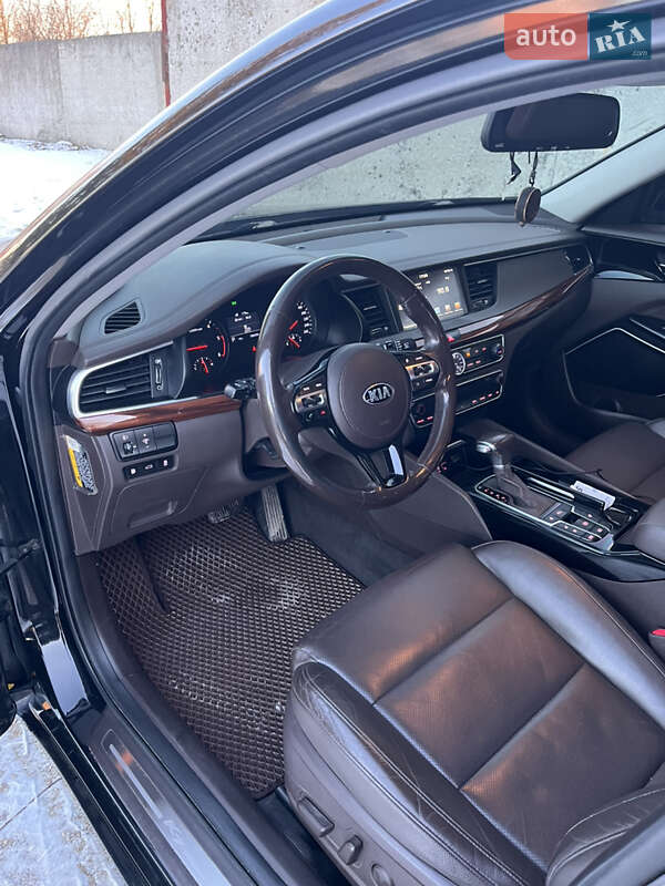 Седан Kia K7 2016 в Гусятині