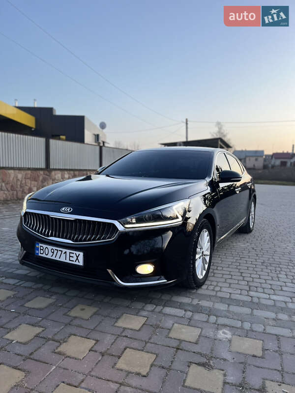 Седан Kia K7 2016 в Гусятині