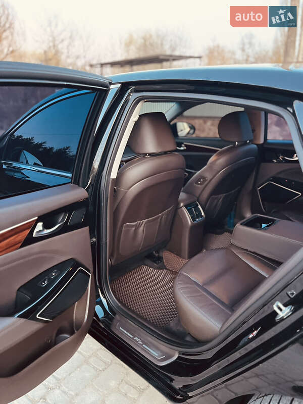 Седан Kia K7 2016 в Гусятині