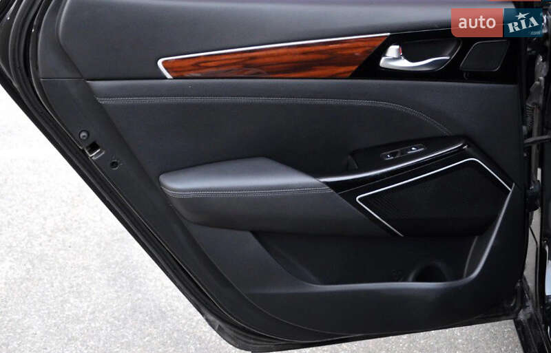 Седан Kia K7 2017 в Киеве