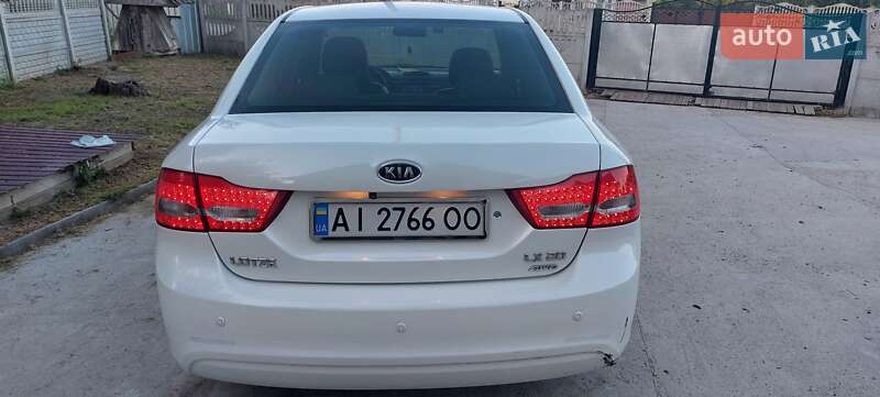 Седан Kia Lotze 2010 в Києві