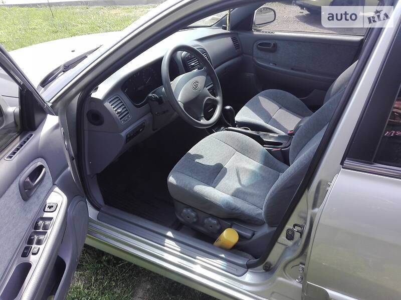 Седан Kia Magentis 2004 в Черновцах